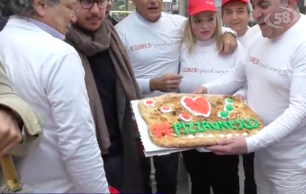 I grandi pizzaioli napoletani in campo per i senzatetto /VIDEO