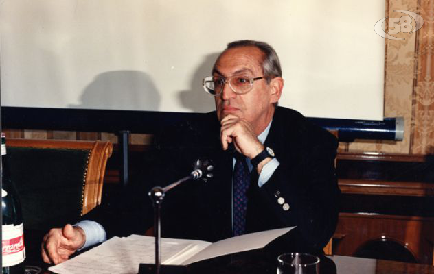 Addio a Francesco Lucarelli, padre del presidente dell'Ordine dei giornalisti: Napoli piange la scomparsa