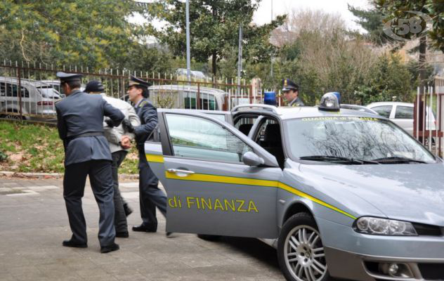 Castel del Lago - Corriere della droga arrestato nei pressi del casello