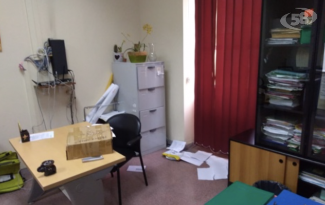 Furto con scasso al comune di Pratola Serra: uffici a soqquadro