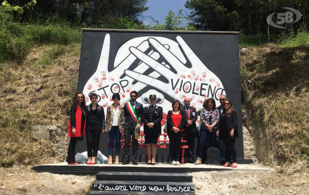Greci, un murales per dire stop alla violenza di genere