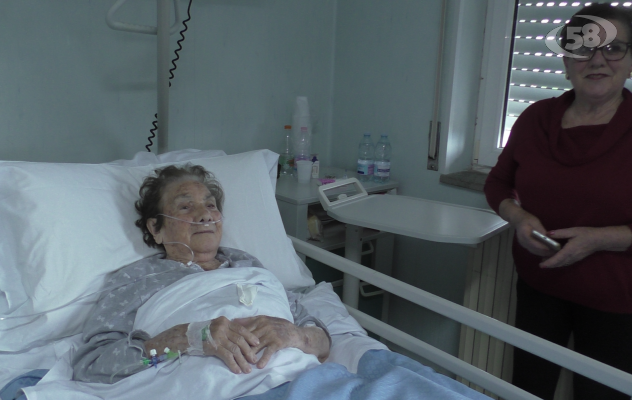 Ariano, operata al femore a 105 anni. Nonna Carmela ringrazia i medici