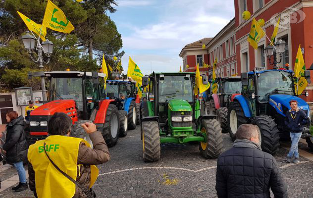 Ben 250 trattori invadono il paese di San Pio: è il giorno del ringraziamento