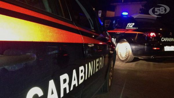 Danneggia un’auto parcheggiata, poi aggredisce e minaccia i Carabinieri: 24enne arrestato
