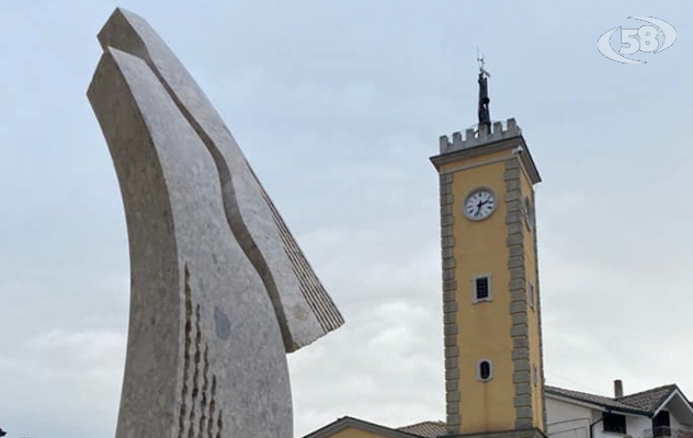 Arte per ricordare, a Villamaina la scultura di Iovanna per i 40 anni dal sisma