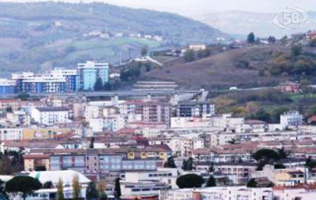 Esplosione di due bombe carte nel cuore di Benevento: indagini serrate