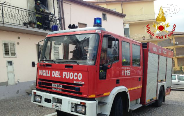 Incendio in un'abitazione di Sant'Andrea di Conza: i proprietari non erano in casa