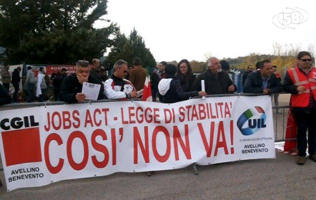 Renzi a Morra De Sanctis, Ema blindata/VIDEO. Sit-in di No Triv, sindacati e Forestali/FOTO