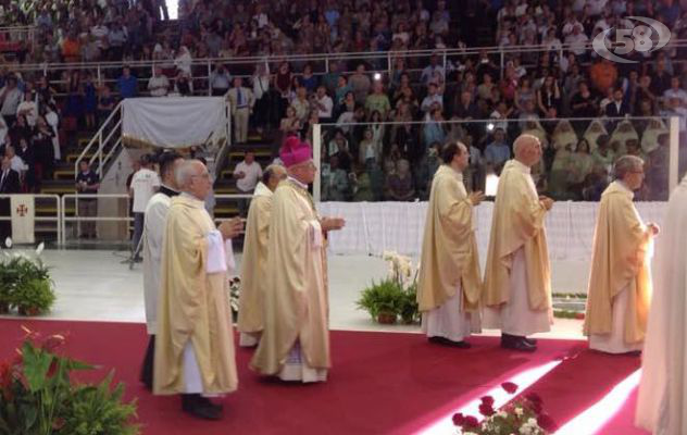Don Sergio Melillo è Vescovo di Ariano. In migliaia per l'ordinazione/FOTO