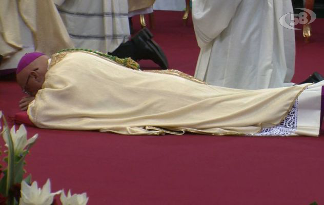 Emozione e preghiera, ''sarò il Vescovo dei poveri''. Melillo pronto per la Diocesi di Ariano/VIDEO