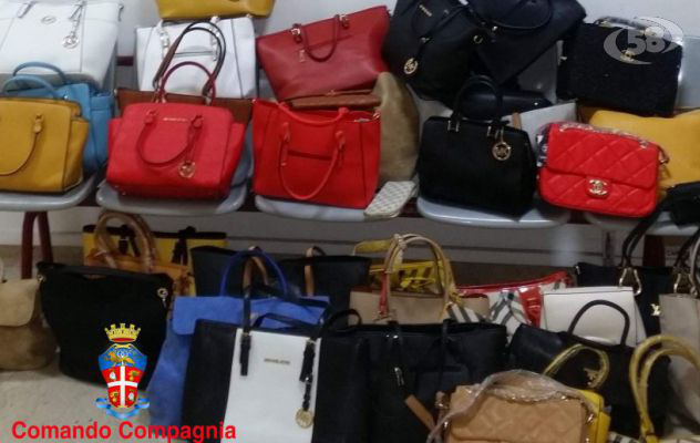 Borse ''tarocche'' al mercato, Carabinieri in azione