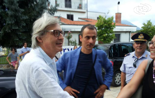 Sgarbi show al Goleto: ''Un gioiello''. Poi stronca Giffoni e il padiglione Irpinia all'Expo