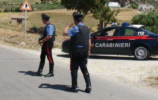 Ariano, auto non si ferma all'alt e travolge carabiniere. Identificato il pirata della strada