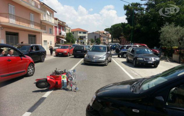 Ariano, incidente al raduno delle vespe d'epoca