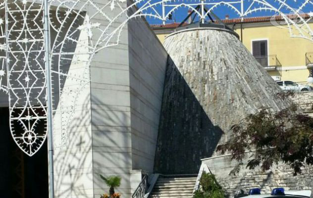 Sant'Angelo: cade dalla scala mentre smonta le luminarie. 61enne trasportato al Criscuoli