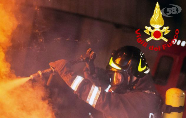 Alta Irpinia, brucia la macchia mediterranea: super lavoro dei Caschi rossi