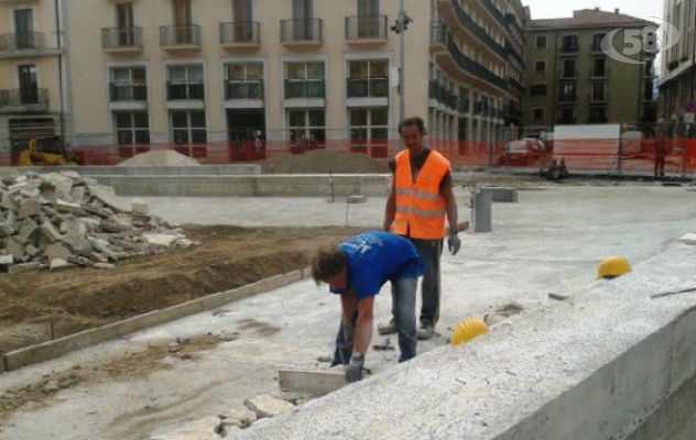 Piazza Libertà verso la riaperura, al via i lavori tra via De Sanctis e via Due Principati