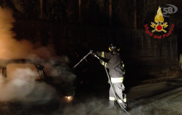 Taurano, auto in fiamme nella notte