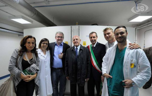 De Luca: ''Felice ed orgoglioso di aver visitato il Centro Ricerche Oncologiche di Mercogliano”.