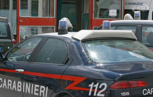 Ariano, minaccia e maltratta i genitori per soldi: preso alcolista