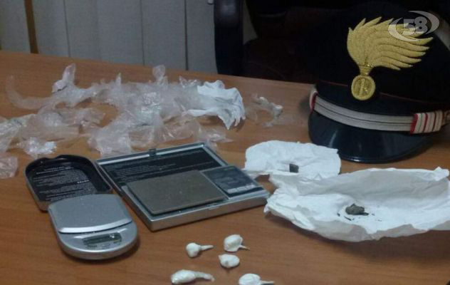 Coca in casa, 40enne arrestato dai Carabinieri