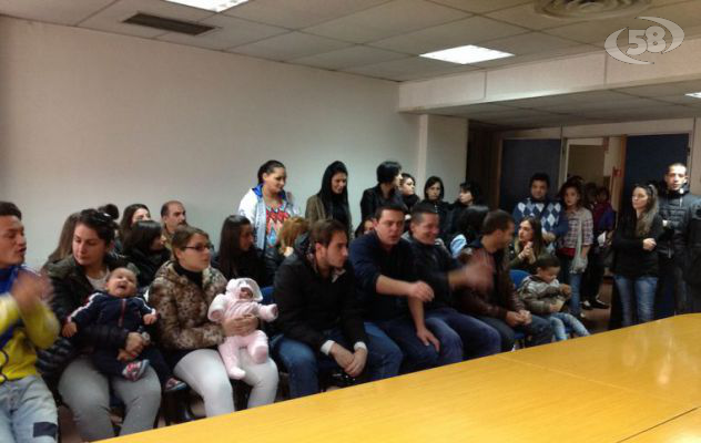 Abusivi, la linea del Comune: sostegno ai bisognosi, mano dura contro i furbi