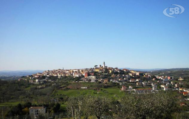 Sant'Angelo All'Esca, telecamere Rai per raccontare lo scontro tra sindaco e parroco 