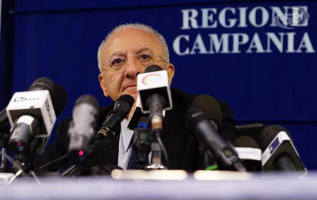 De Luca, l'accusa è di concussione. Lui si difende: ''Sono parte lesa. Chiarezza subito''