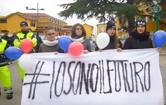 ''Io sono il futuro'', studenti di Ariano in corteo contro il terrorismo/VIDEO