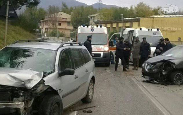 Terribile incidente, in ospedale una donna e un ragazzino di 11 anni