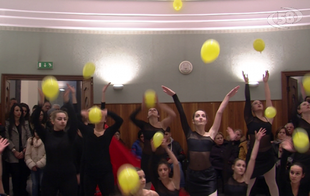 No alla violenza, a Grottaminarda il flash mod della "Danzarte"/VIDEO