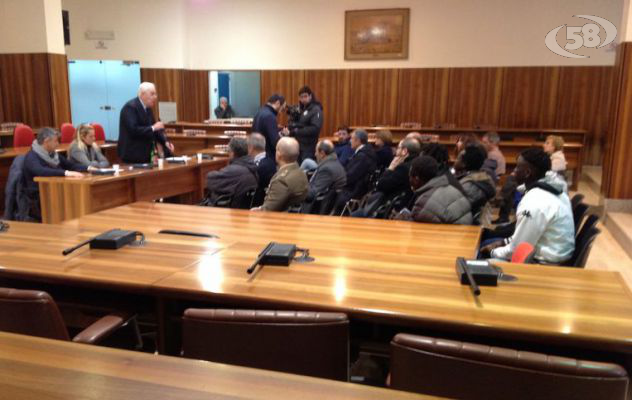 Più migranti che sindaci, è un flop il convegno sull'accoglienza/VIDEO