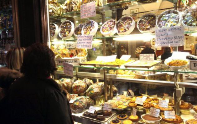 Corsa agli acquisti di Natale, cresce la spesa di generi alimentari