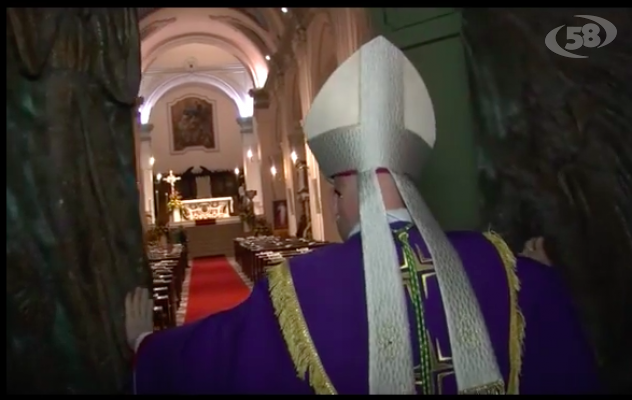 VIDEO/Giubileo della Misericordia, un fiume di fedeli ad Ariano per l'apertura della porta santa