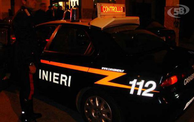 Donna finisce contro un palo: ragazza in ospedale