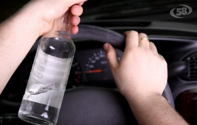 Al volante in stato confusionale: tasso alcolemico 7 volte superiore al limite