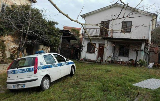 Ariano, anziano ferito e bloccato in casa. Lo salvano i vigili urbani