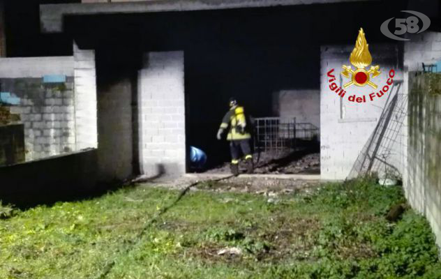 Incendi a Montella e Grottolella, notte di lavoro per i Vigili del Fuoco