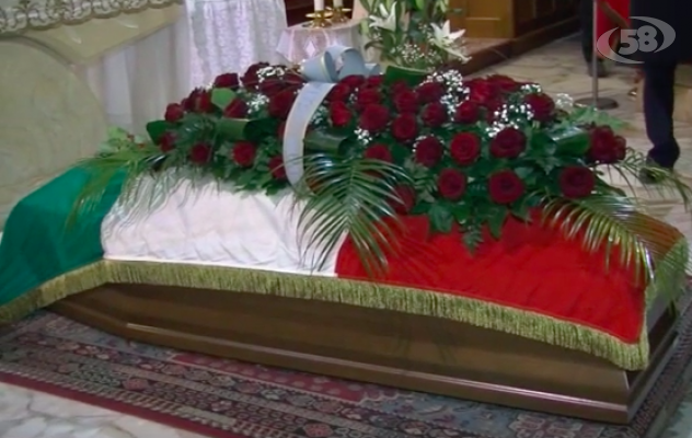 Sant'Angelo all'Esca abbraccia il suo sindaco/VIDEO. Applausi e commozione: ''Aveva un grande cuore''