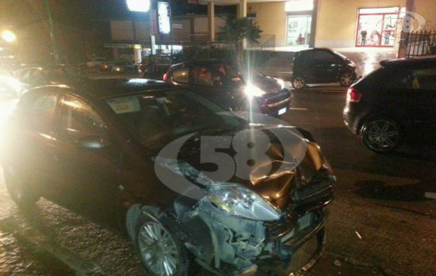 Ariano, incidente ai Martiri: quattro in ospedale/FOTO