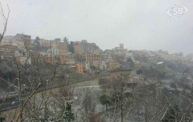 Maltempo, primi fiocchi di neve sul Tricolle/VIDEO