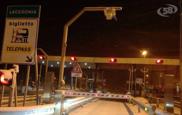 Neve in Alta Irpinia, gruppo di medici resta bloccato/FOTO/VIDEO