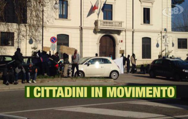 Monteforte, torna la protesta dei migranti: ''Al freddo e senza cibo''