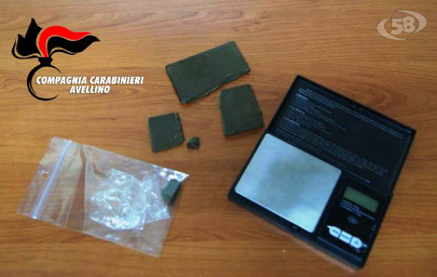 Hashish nascosta nei mobili, arrestato giovane di Solofra. Nei guai anche la madre