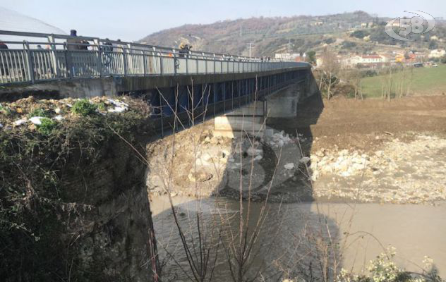 Ponte Ufita, dai sindaci appello a risolvere l'emergenza. 