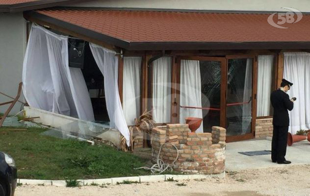 Paura a Grottaminarda, esplosione in un ristorante: due feriti