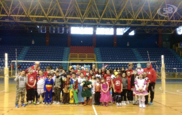 Volley in maschera, festa al Palazzetto dello sport di Ariano