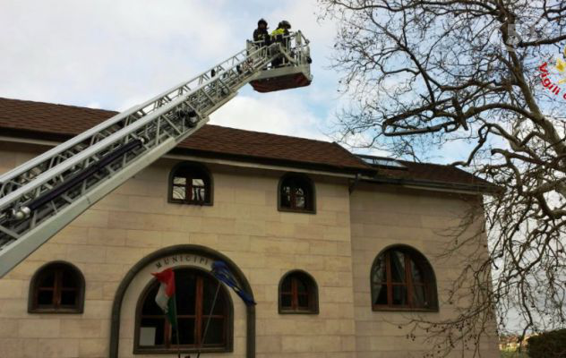 Vento e pioggia, oltre 50 interventi per i Vigili del Fuoco