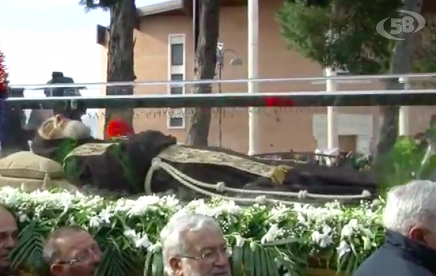 Padre Pio torna da santo nella sua Pietrelcina/LO SPECIALE