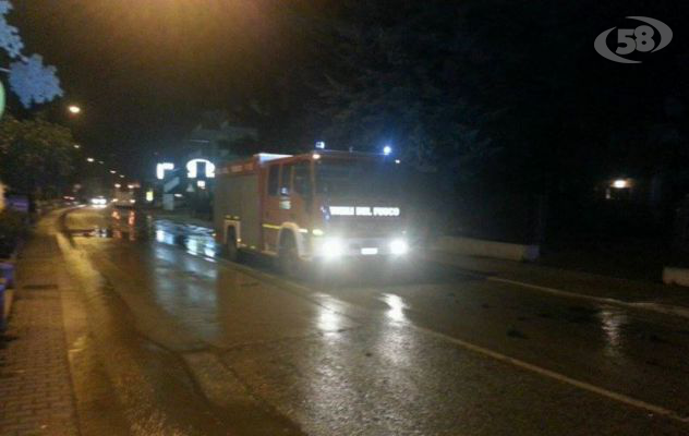 Ariano, guasto alla condotta idrica: strada invasa dall'acqua. Chiusa la Statale 90/FOTO